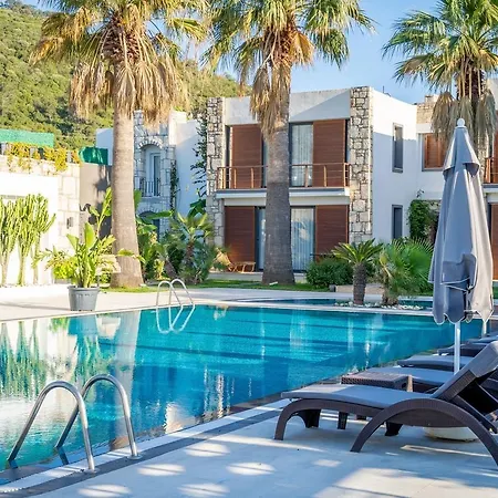 Moyo Luxury & ホテル 3*