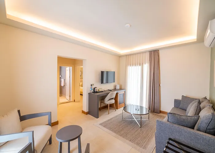 Moyo Luxury & Hotell 3*