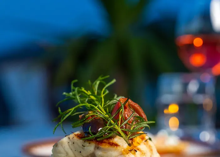 Moyo Luxury & Hotell 3*