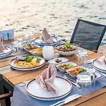 Hotel Moyo Luxury & 3*
