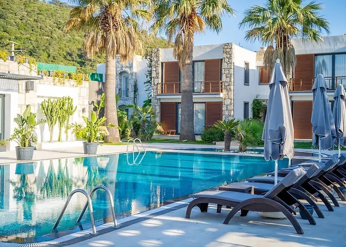 Moyo Luxury & Hotel 3*