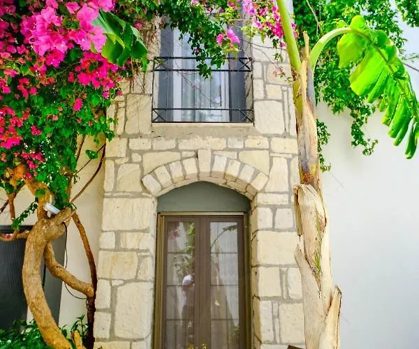 Hotel Moyo Luxury & 3*