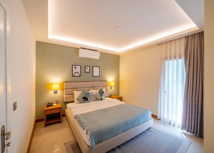 Hotel Moyo Luxury & 3*