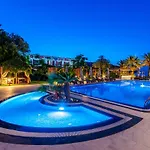 Moyo Luxury & 3* בודרום
