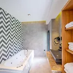 Moyo Luxury &
