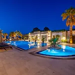 מלון Moyo Luxury & 3*