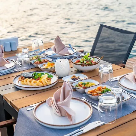 Szálloda Moyo Luxury & 3*