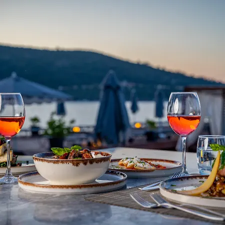 Szálloda Moyo Luxury & 3*