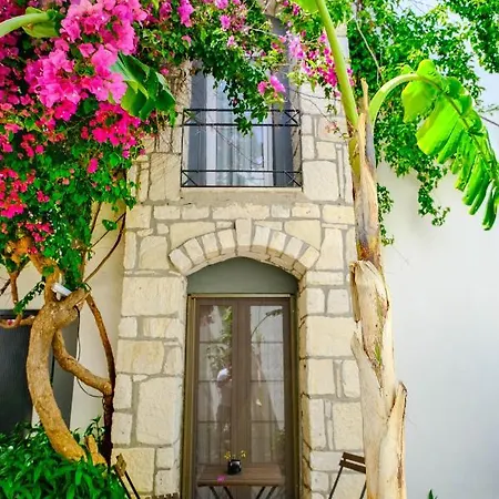 Ξενοδοχείο Moyo Luxury & 3*