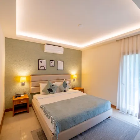 Szálloda Moyo Luxury & 3*