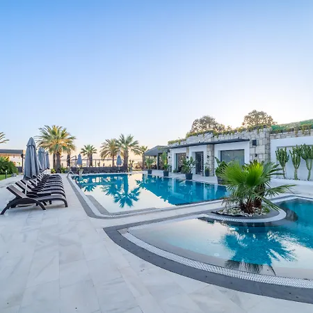 Szálloda Moyo Luxury & 3*