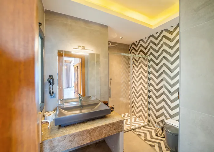 Moyo Luxury & Otel 3*