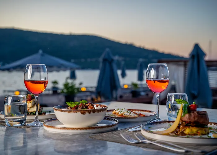 Otel Moyo Luxury & 3*