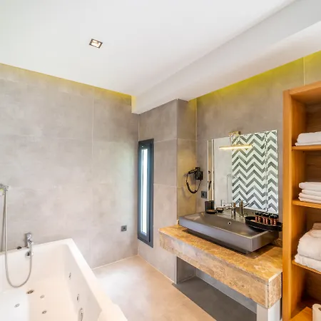 Moyo Luxury & Отель