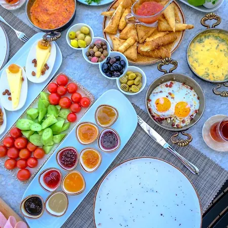 Отель Moyo Luxury & 3*